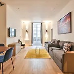 64 - Luxury Flat Champs-Elysees 1D