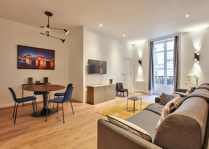 64 - Luxury Flat Champs-Elysees 1D