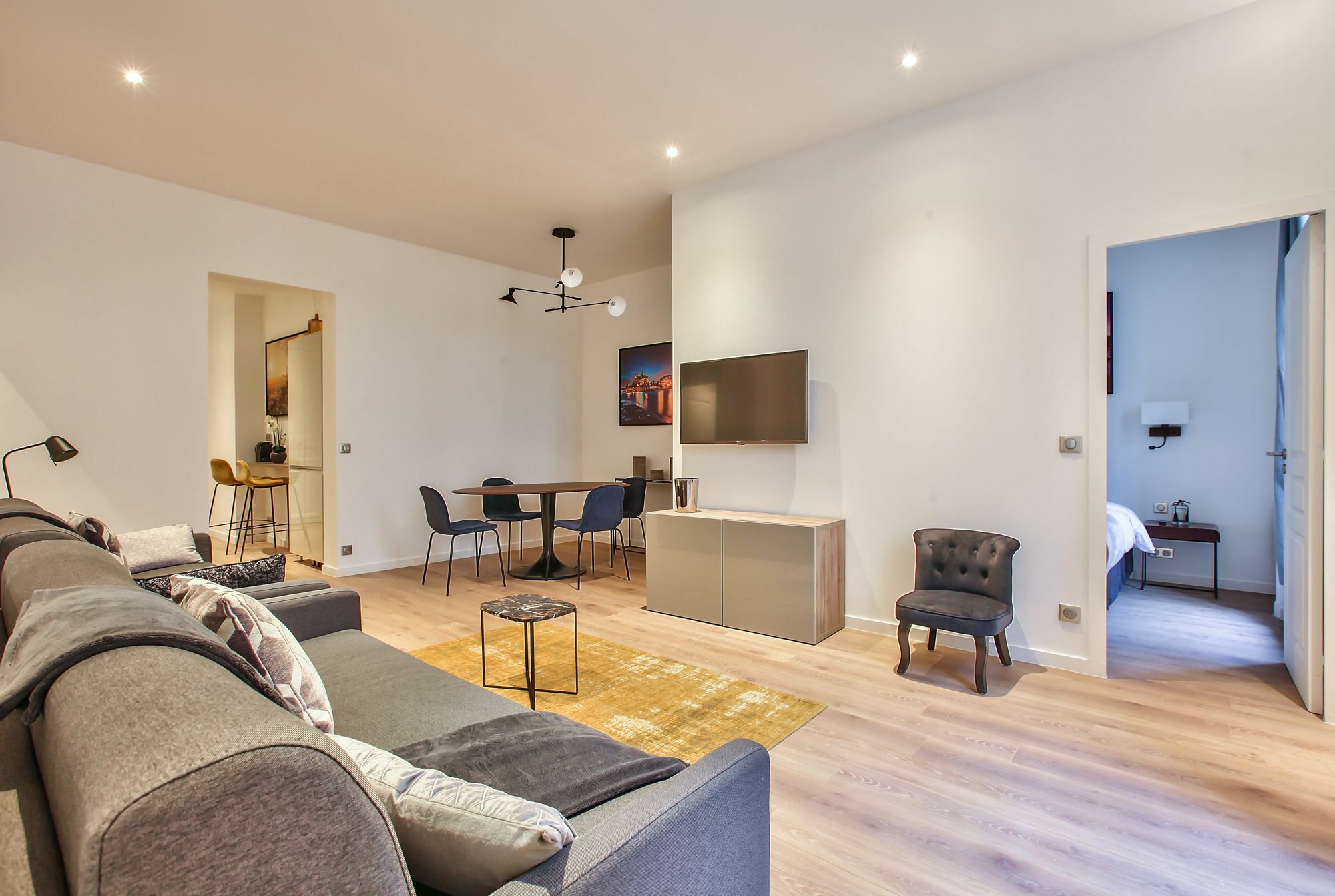 64 - Luxury Flat Champs-elysees 1d *
